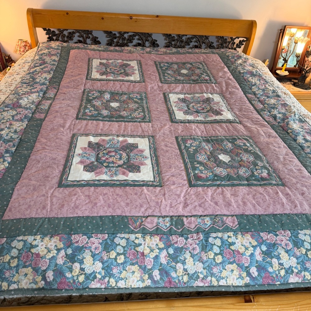 Vintage Floral Patchwork Quilt Bedspread Pink‎ Green Cottagecore Farmhouse Style